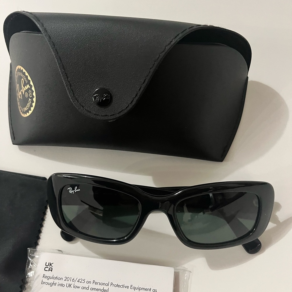 Ray-Ban Black Cat-Eye Sunglasses with Dark Green Lenses